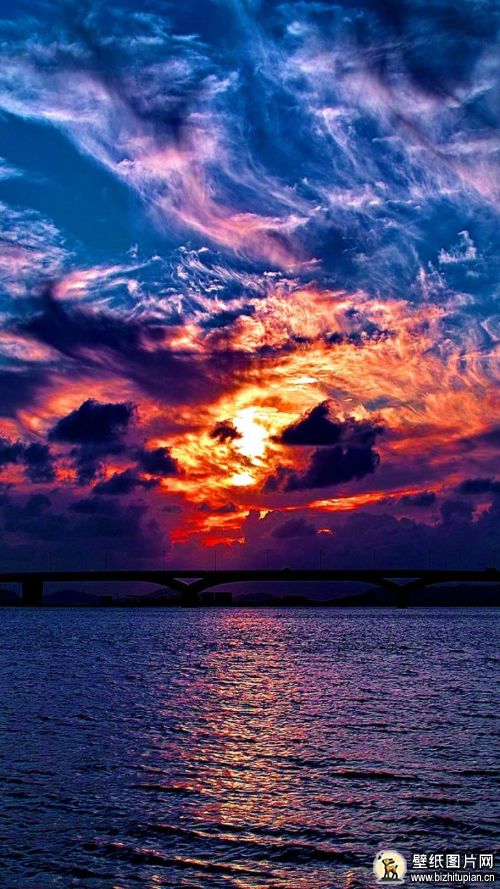 海洋落日晚霞实景图片