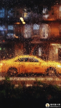 雨夜窗外汽车图片 窗外雨夜景图片唯美壁纸图片