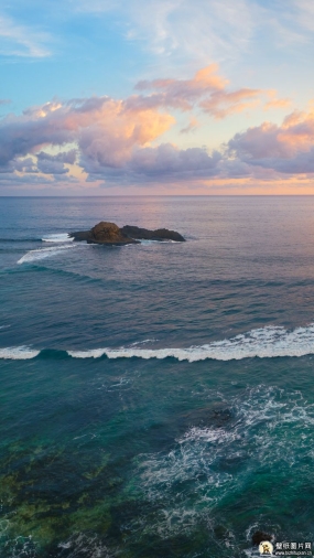 夏季海滩地平线热带蓝天白云图片 高清海滩手机壁纸风景图片