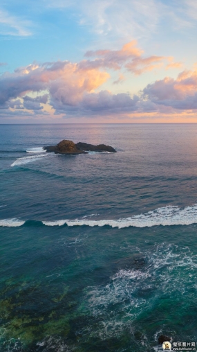 夏季海滩地平线热带蓝天白云图片 高清海滩手机壁纸风景图片